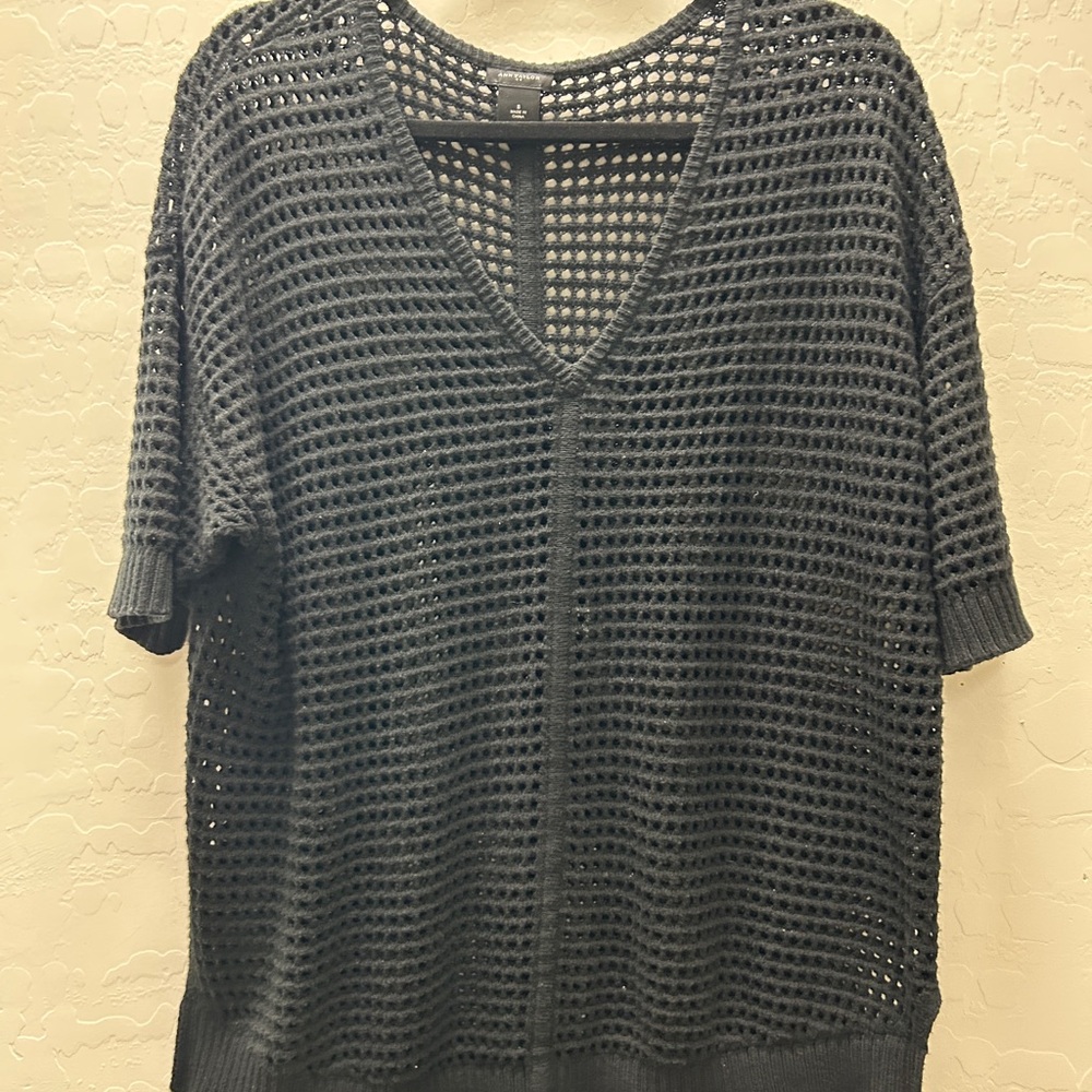 Ann Taylor Black V-neck half sleeve sweater